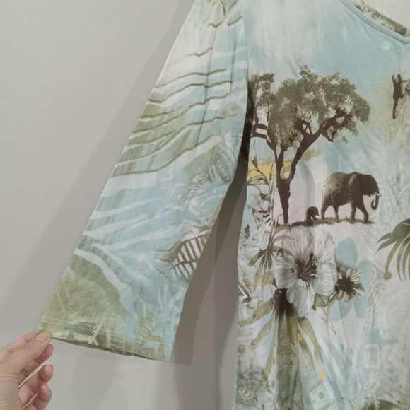 Three-quarter length sleeved graphic top - Picture 3 of 4